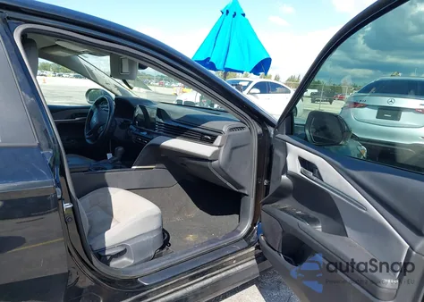 2025 Toyota Camry Le z USA, uszkodzony, nr VIN 4T1DAACK2SU037740